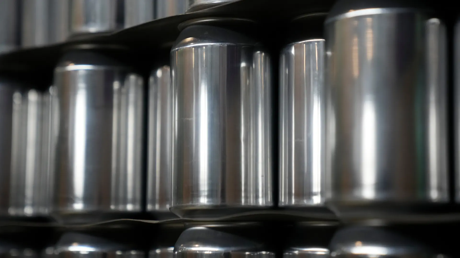 Aluminium : le golfe persique en bras, les prix explodent