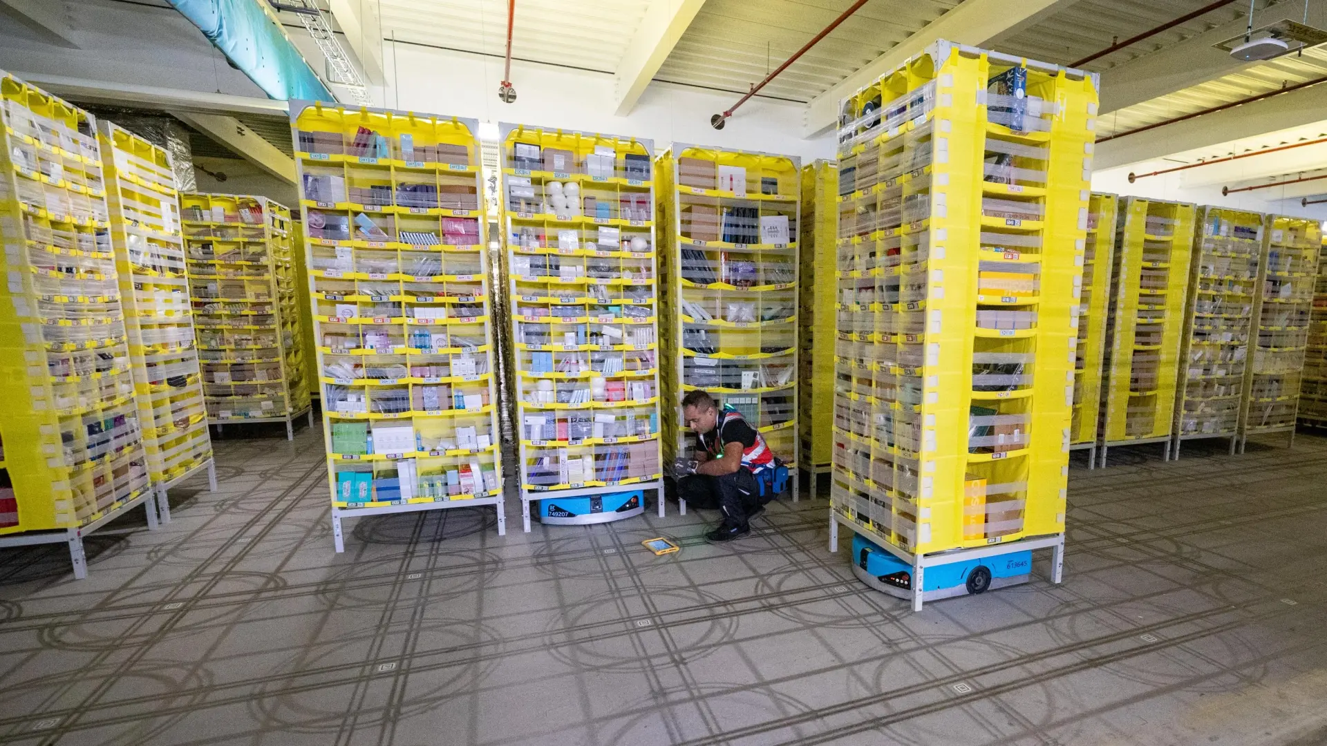 Amazon s'avance dans le commerce physique : une nouvelle stratégie séduit walmart