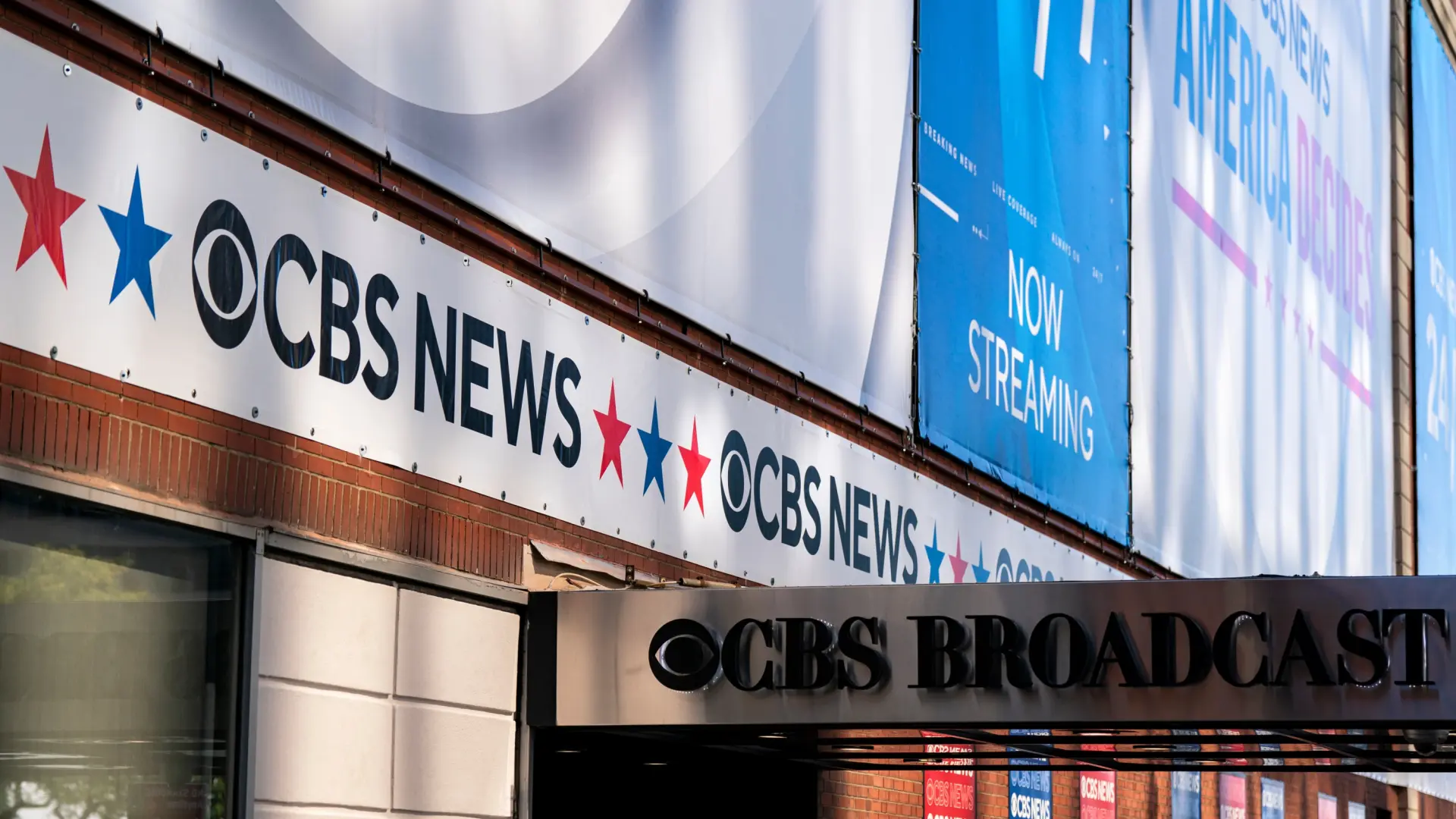 Cbs news se contracte : 6 % de ses effectifs réduits, un tournant pour le journalisme