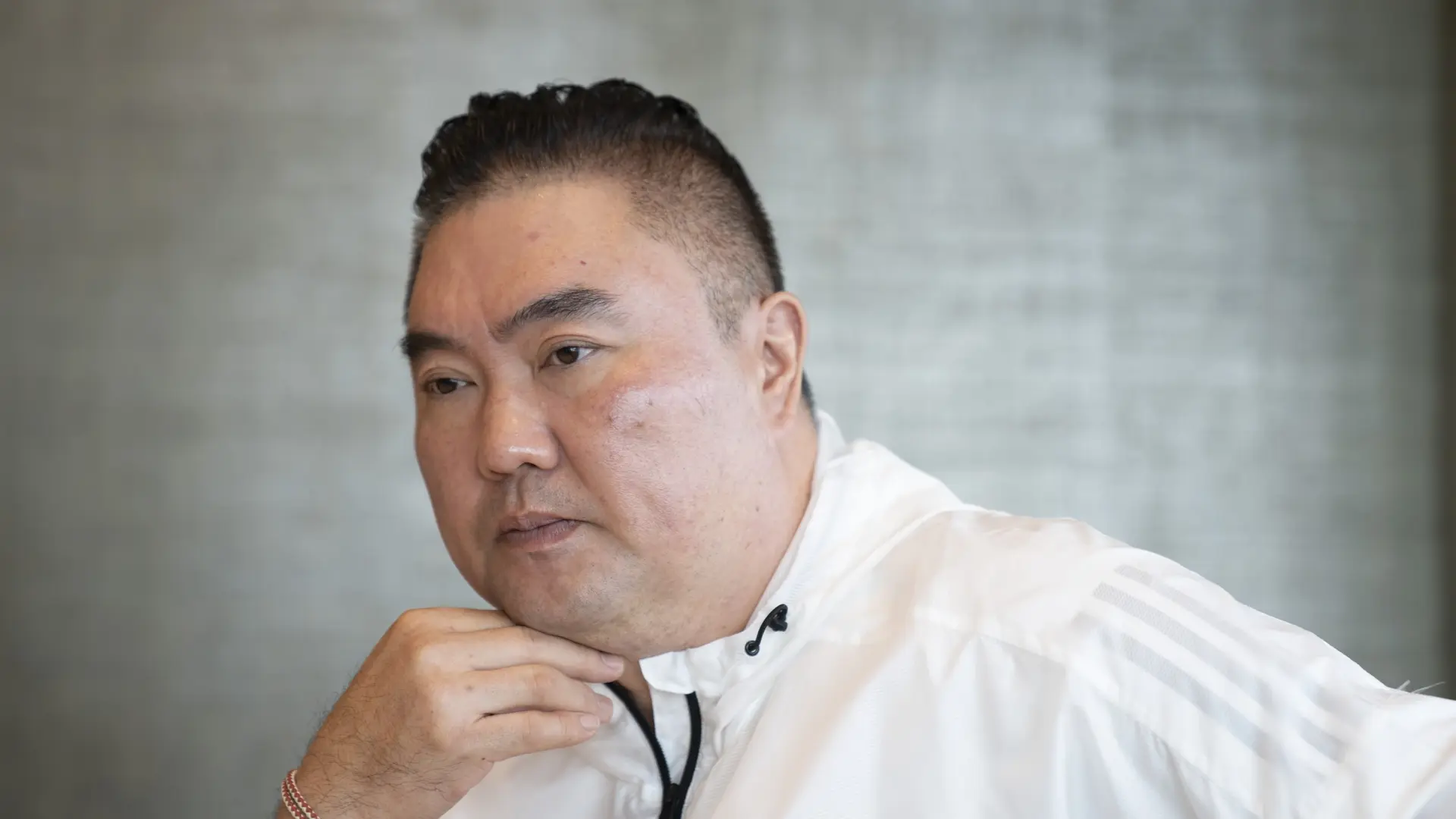 Ching chiat kwong poursuit société générale, crédit suisse et standard chartered pour les pertes de newsat ltd.