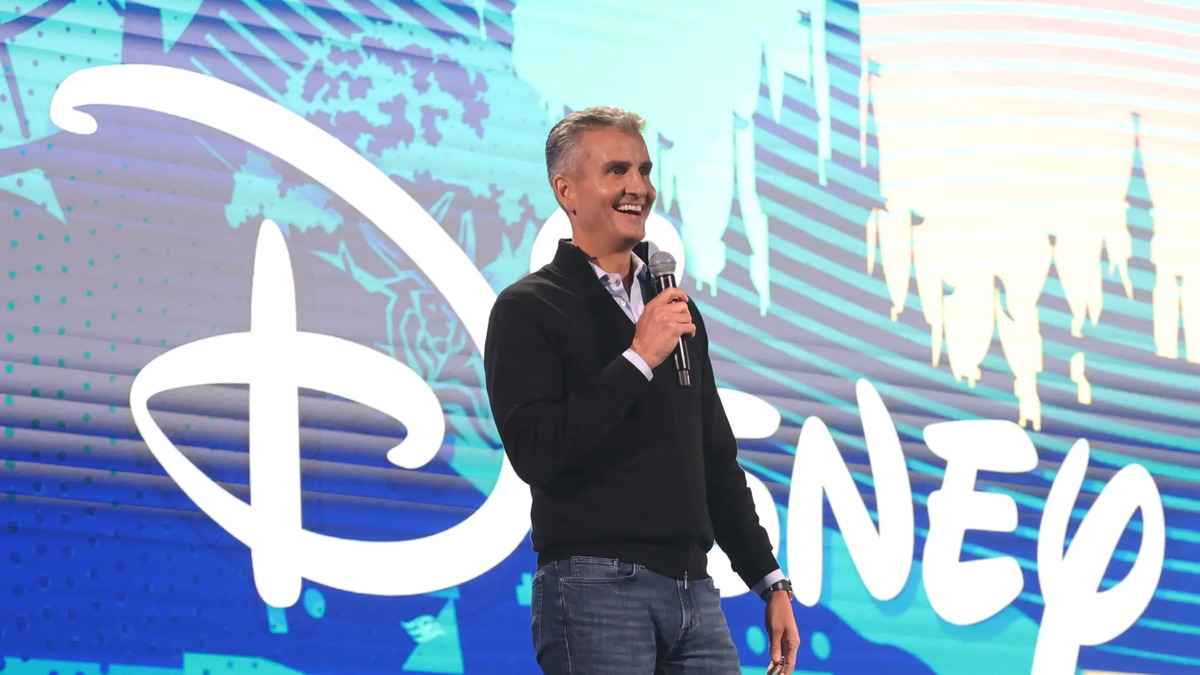 Disney : bob iger cède sa place à josh d'amaro, un nouveau chapitre s'ouvre