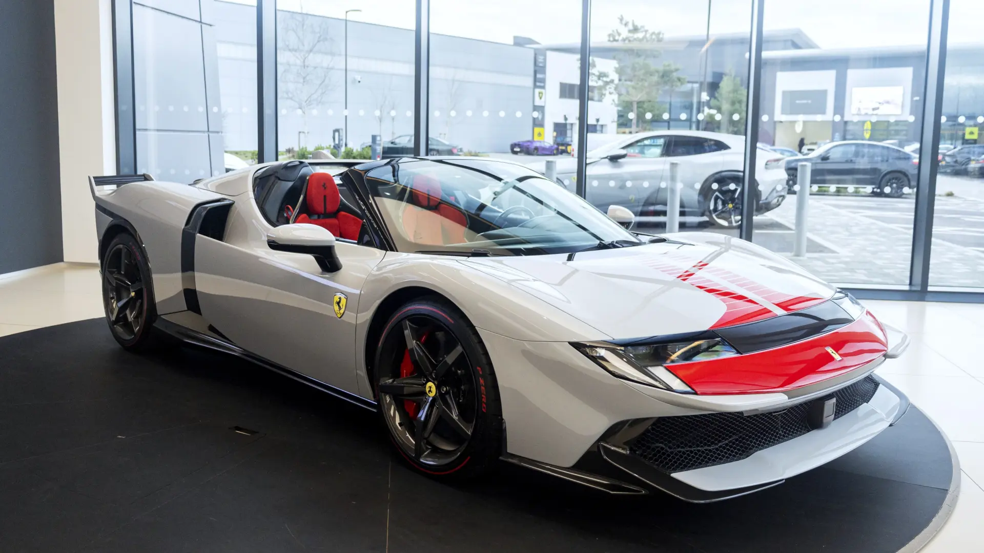Ferrari face à l'impasse : le luxe envoie ses voitures par les airs