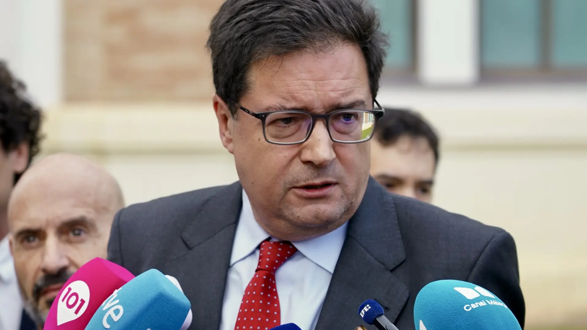 La france adopte la journée de 35 heures pour ses fonctionnaires