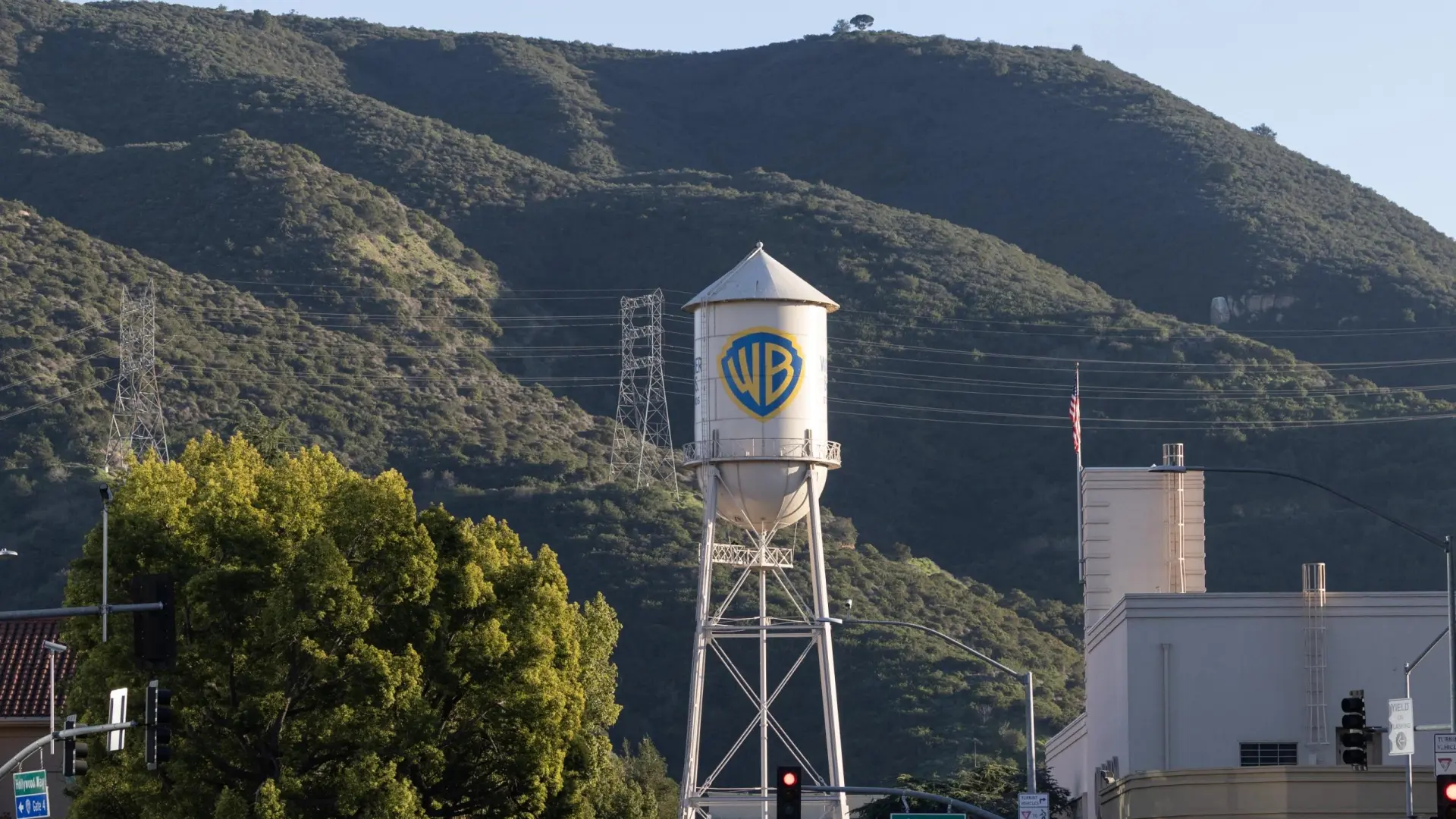 La fusión warner bros. discovery et paramount face à un scanner réglementaire étroit