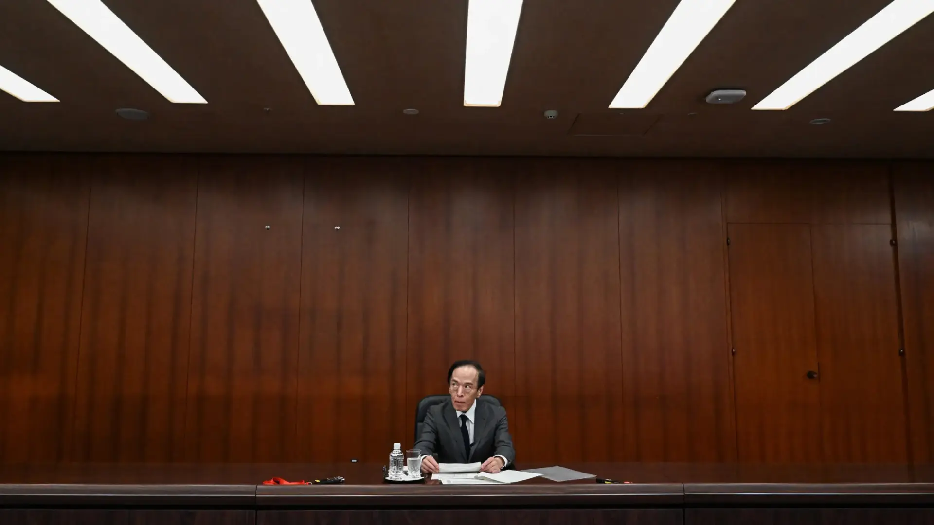 Le boj hésite : la pression monte pour une hausse des taux