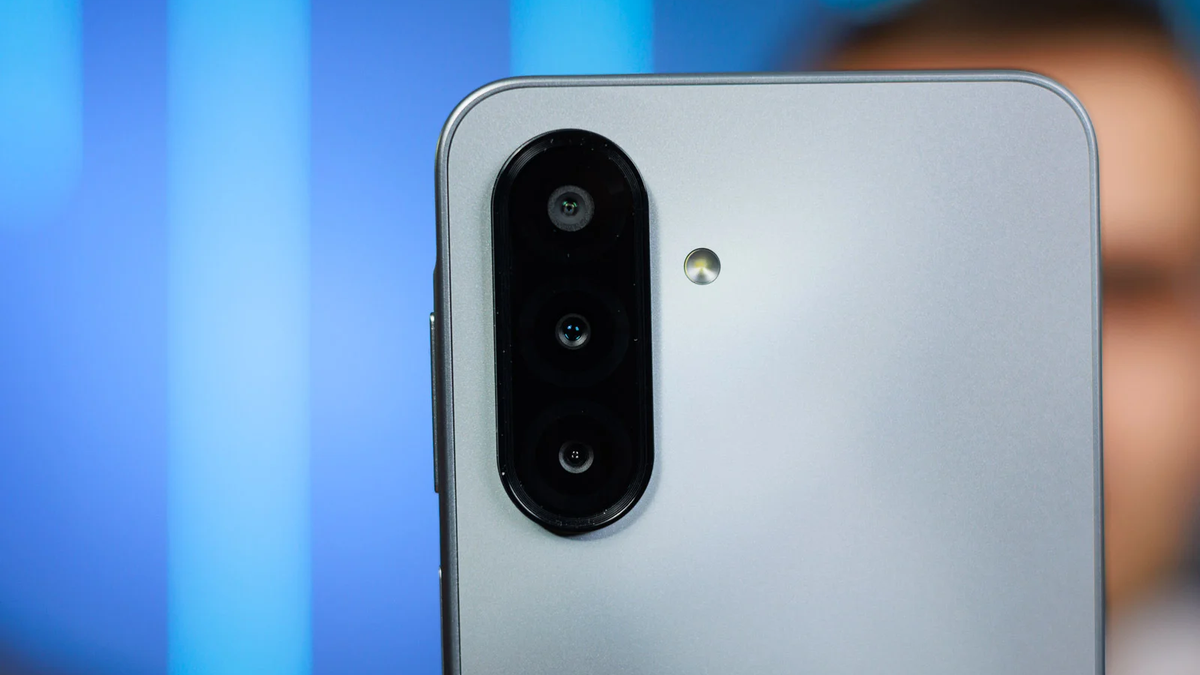 Mint mobile et straight talk : la guerre des mvnos s'embrase autour de l'iphone galaxy a17