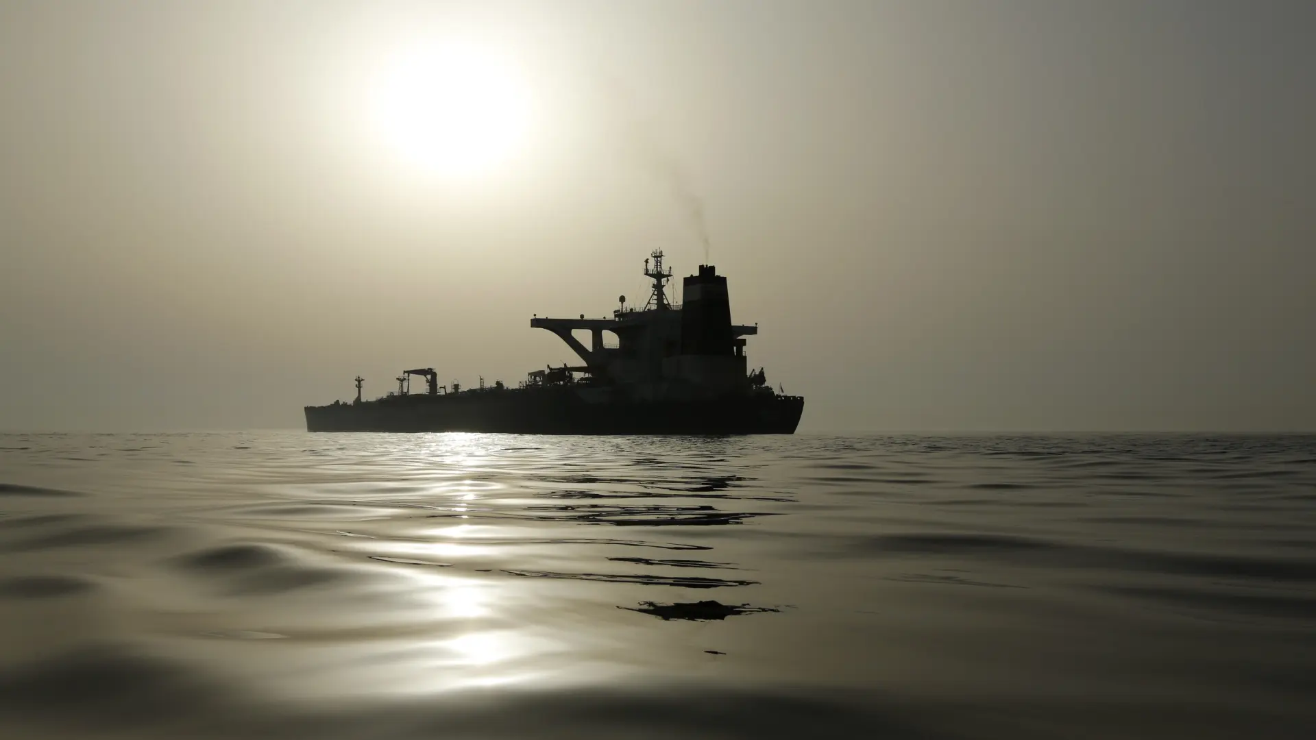 Ormuz en alerte : les tankers fuient le chaos après les frappes américaines en iran