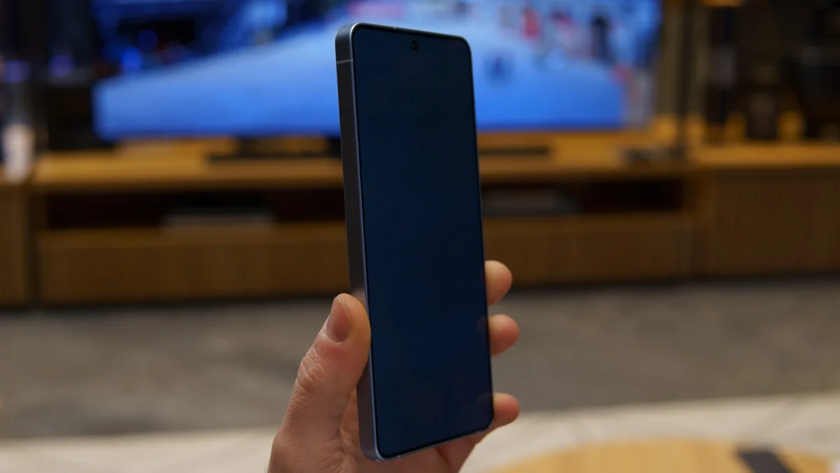 Samsung galaxy s26 ultra : l'écran divise, les consommateurs hésitent