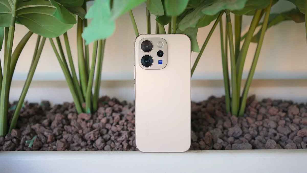 Vivo v70, un smartphone de gama media que abre el juego
