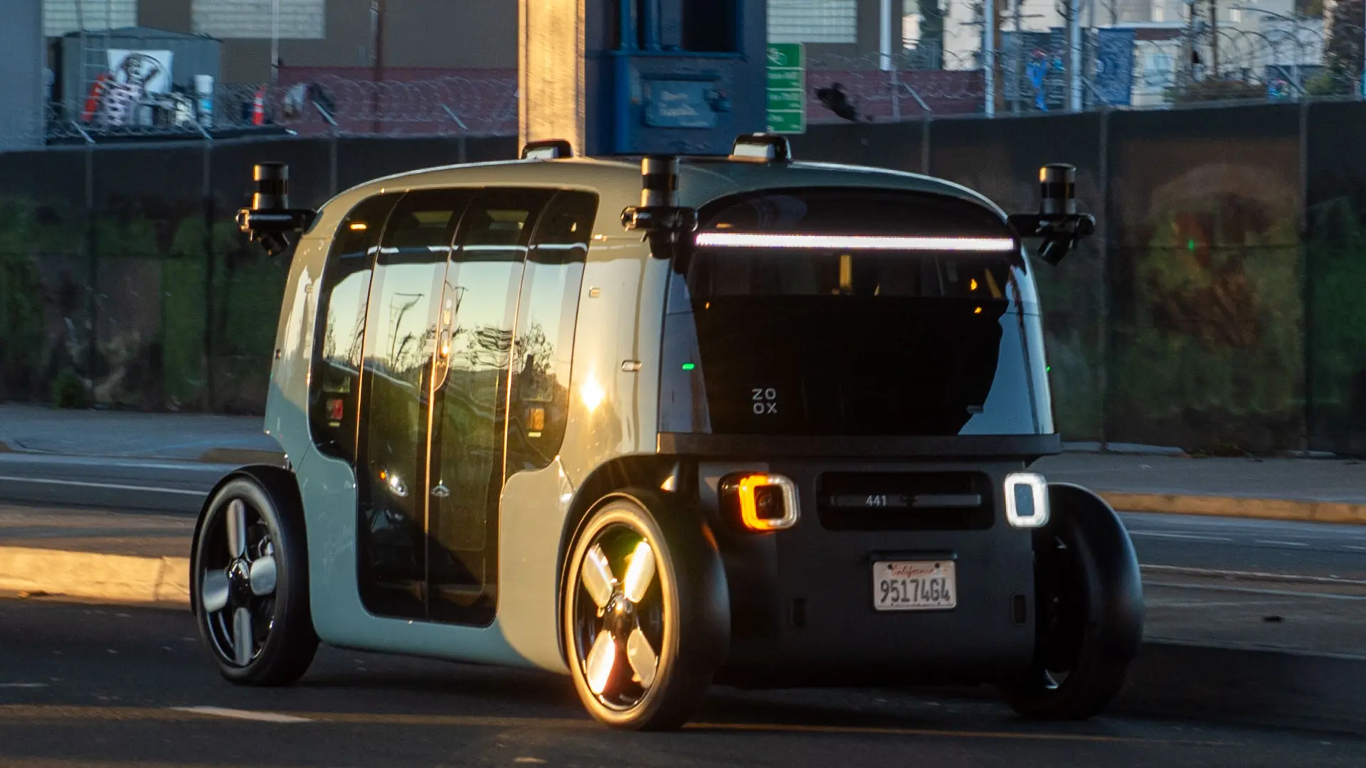 Zoox et uber : la course aux robotaxis s'intensifie à los angeles